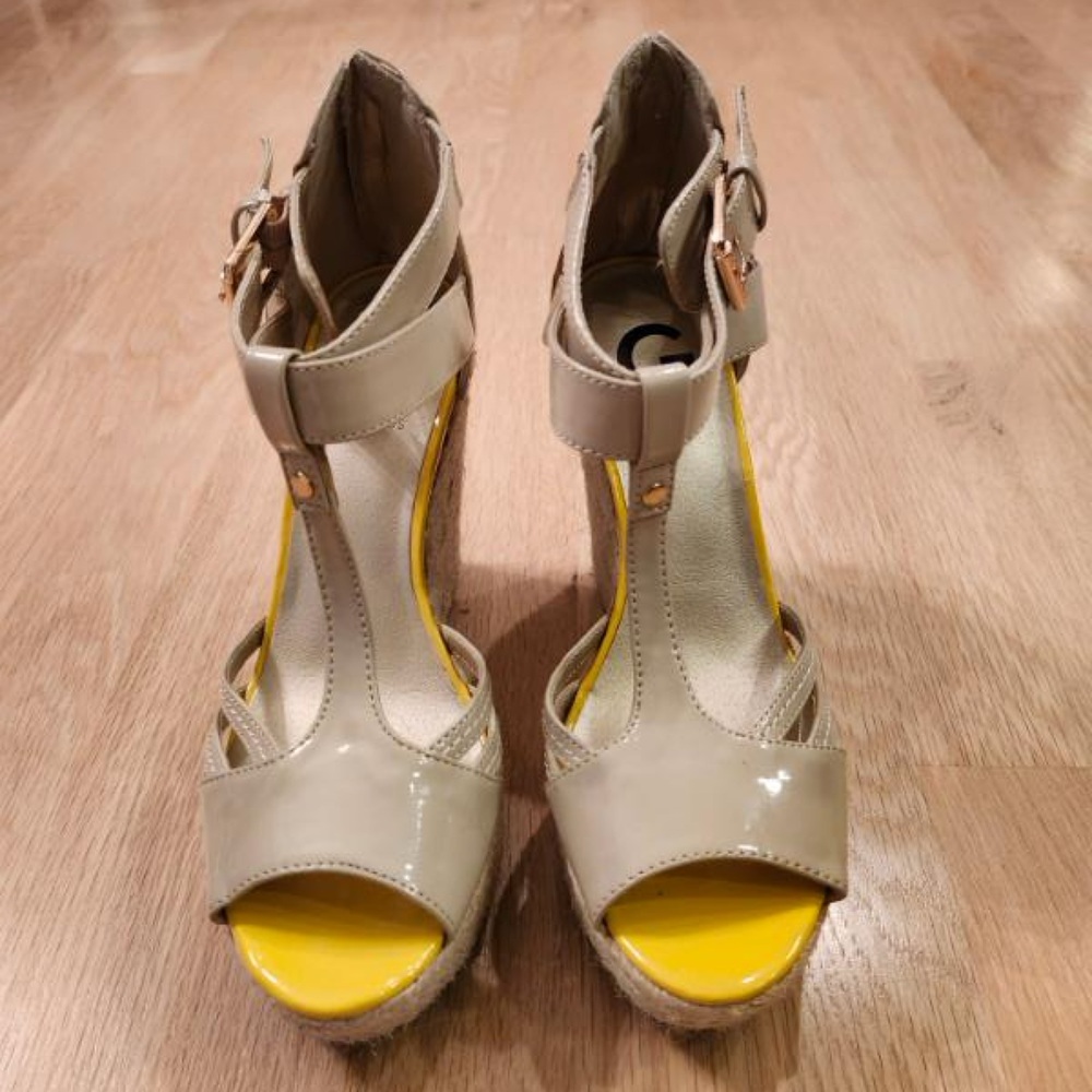 G by Guess wedge heels 8